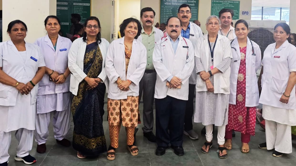 Varanasi News Doctors set record by doing 11 deliveries in day in district hospital MCH wing