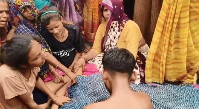 Kanpur Bike rider dies after being hit by a dumper in Bidhanu family members tried to block the highway