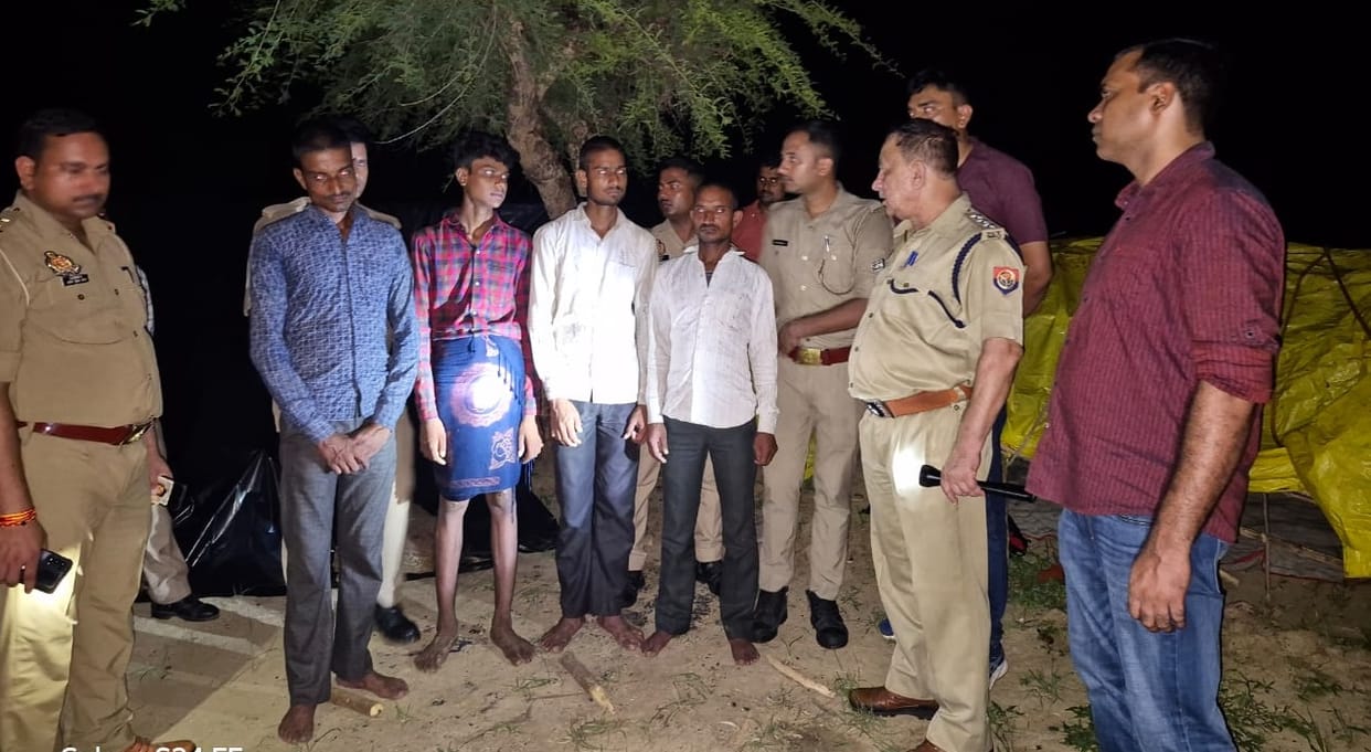 Banda Seven accused of inter district goat thief gang arrested in encounter three shot in the leg