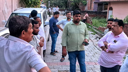 Kanpur: People stopped Kesco team which came to cut illegal connections after 35 years, uproar