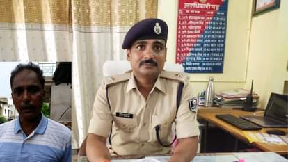 पीड़ित और पुलिसकर्मी