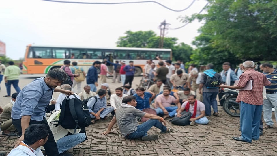 Contract workers of roadways blocked the roads, buses were not allowed to leave the depot for four hours