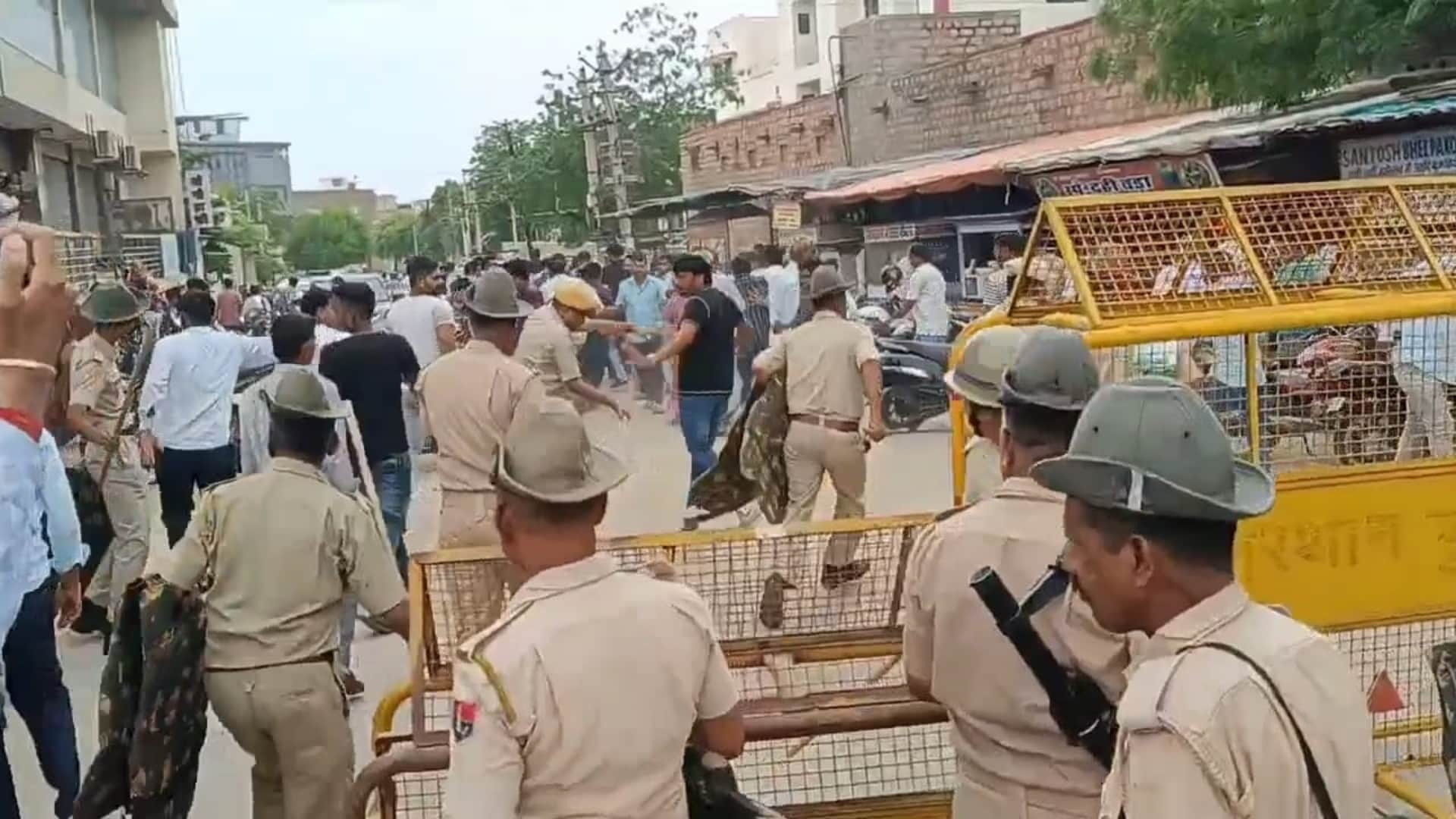 Jalore News: Women Rally for Abhaydas Ji’s Katha Permission, Police Use Mild Force to Disperse Crowd