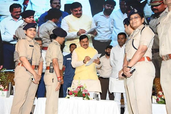 Stay away from drugs is necessary campaign: Police giving message to youth on social media, CM signs resolutio