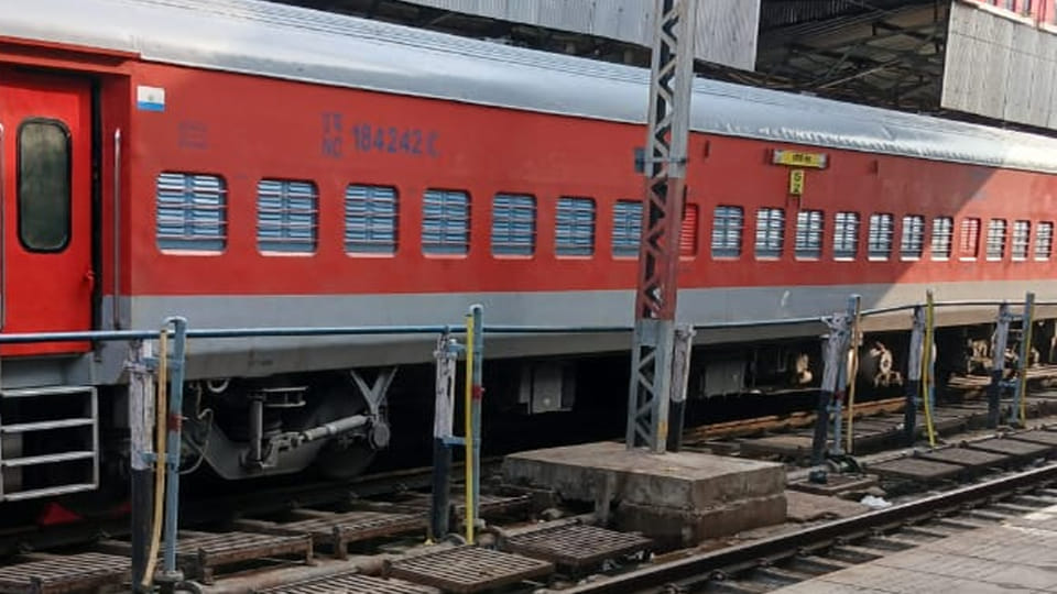 Kanpur: Coach spring broke at Central, Barauni Express stood idle for two and a half hours