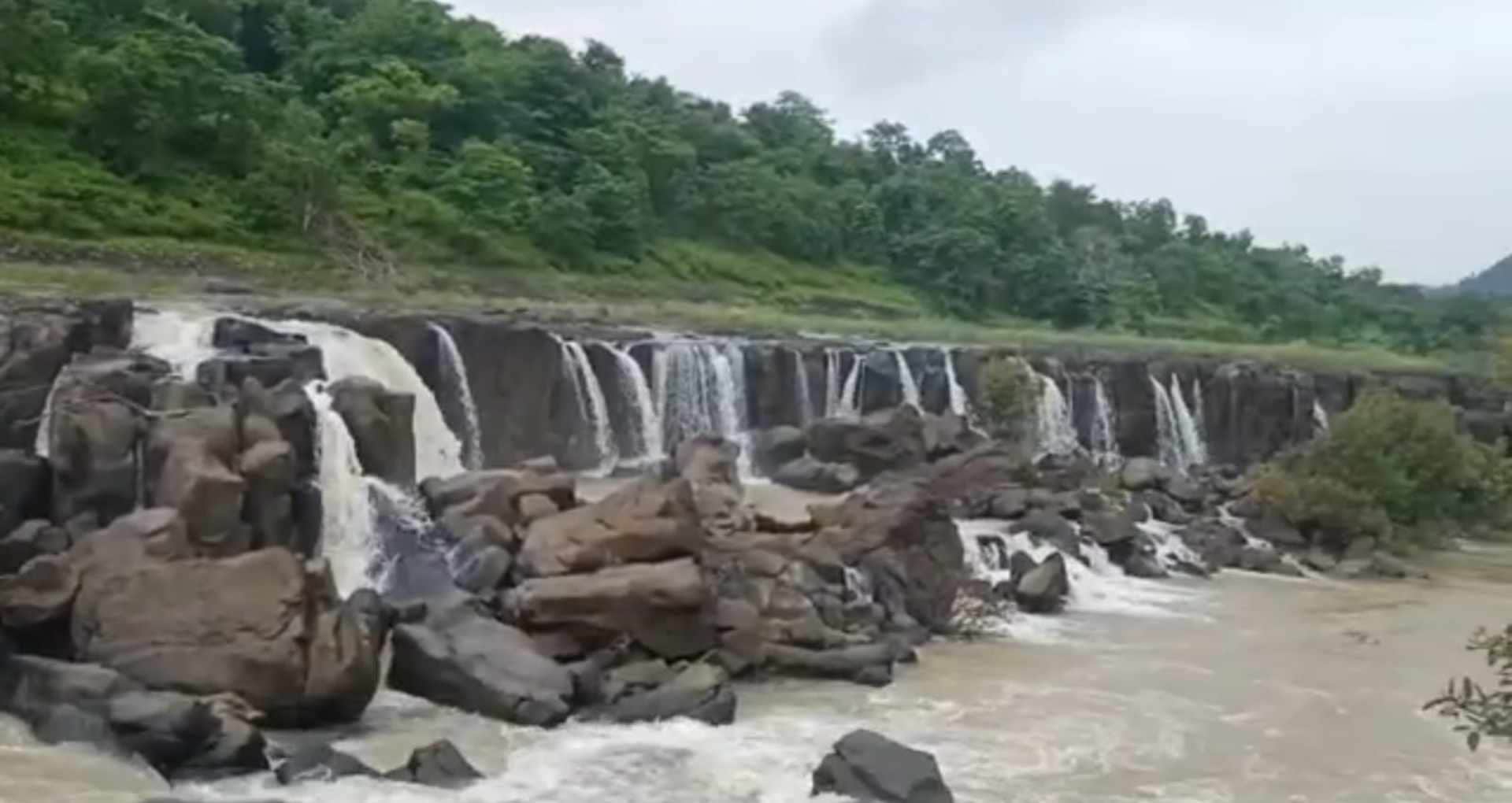MP News Monsoon Update Vindhya Johila Jhojha and Kodar Waterfalls Emerge as Top Tourist Attractions See Photos
