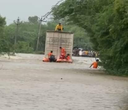 एसडीआरएफ की टीमें।