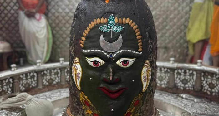 Ujjain News: चमत्कार का जीवंत प्रमाण, कैसे प्रकट हुए भगवान शिव? जानें महाकालेश्वर ज्योतिर्लिंग की अनसुनी कथा Mahakaleshwar Jyotirlinga Temple Mythological Story History Katha How Lord Shiva Manifested in Ujjain News