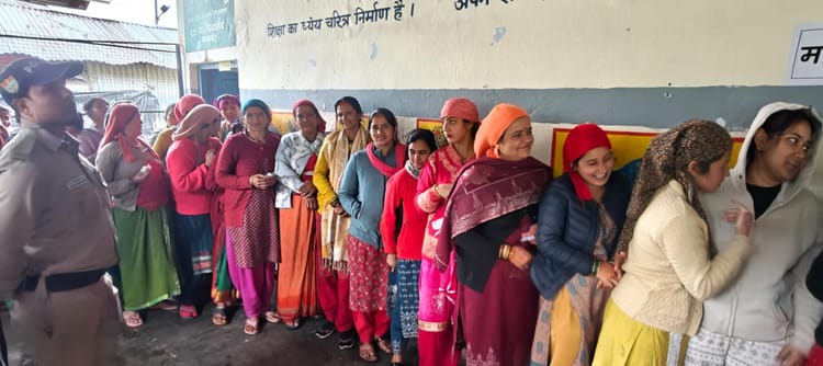 Uttarakhand: पंचायत चुनाव; छह साल बाद फिर मतदान का आंकड़ा बराबर, महिलाएं रहीं मताधिकार का प्रयोग करने में आगे