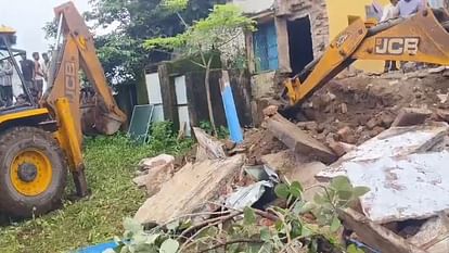 Rajasthan School Roof Collapse In Jhalawar Live Children Trapped Rescue Under Process News In Hindi - Amar Ujala Hindi News Live - Rajasthan School Building Collapse Live:झालावाड़ में हादसा, बच्चों के ऊपर