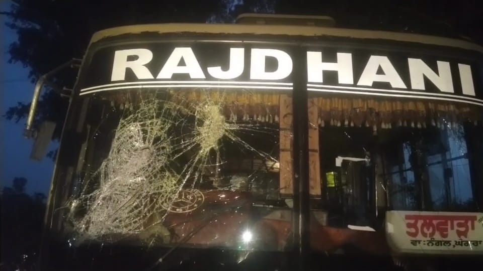 Armed miscreants vandalized bus full of passengers in Hoshiarpur Punjab crime news