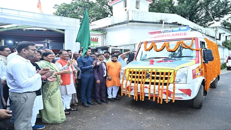 सीएम साय ने अपने गृह जिले में एम्बुलेंस को दिखायी हरी झंडी: ग्रामीण इलाकों में मिलेगी इमरजेंसी स्वास्थ्य सेवा