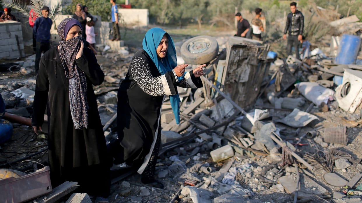 Israel prepares to move Palestinians to southern Gaza as Israelis urge mass protest over war News In Hindi