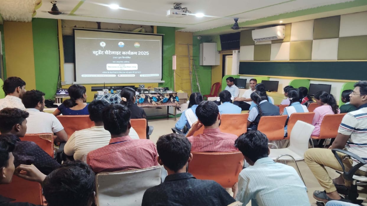 Student Satellite Training Workshop, 50 promising students learned the nuances in Chhattisgarh