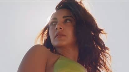 Kiara Advani Breaks The Internet again With Her Bikini Hot and Bold Look In War 2 Trailer hrithik roshan ntr