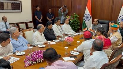 लोकसभा अध्यक्ष ओम बिरला और अन्य दलों के नेता।