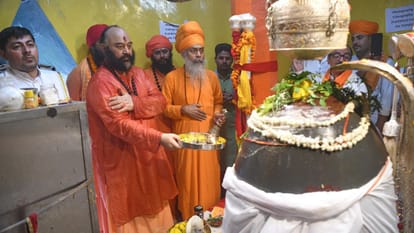 Amarnath Yatra 2025: The holy Chhari Mubarak was worshipped at the Shankaracharya temple, the yatra will reach