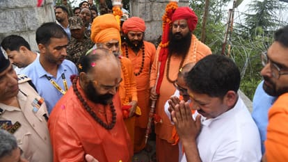Amarnath Yatra 2025: The holy Chhari Mubarak was worshipped at the Shankaracharya temple, the yatra will reach