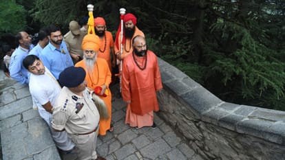 Amarnath Yatra 2025: The holy Chhari Mubarak was worshipped at the Shankaracharya temple, the yatra will reach