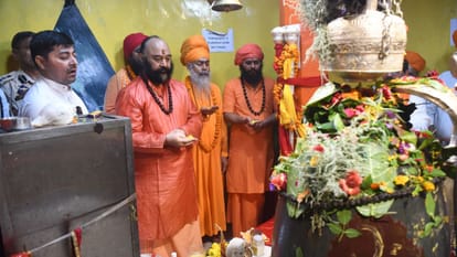 Amarnath Yatra 2025: The holy Chhari Mubarak was worshipped at the Shankaracharya temple, the yatra will reach