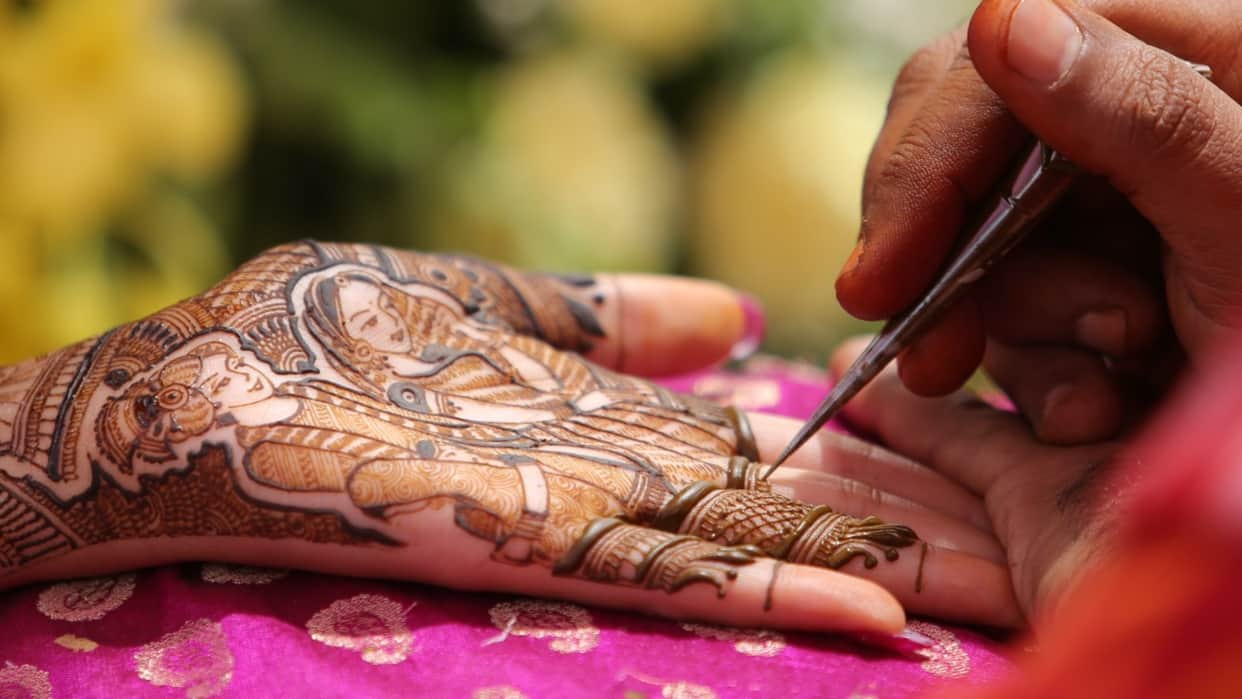 Hariyali Teej 2025 mehndi for front hand hariyali teej special mehndi ideas for women