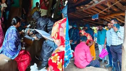 नागलसर गांव में लोगों की जांच करती स्वास्थ्य विभाग की टीम