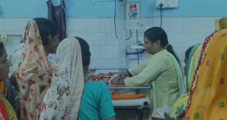 Bihar News: तीन किलकारियों से गूंज उठा रूपनपट्टी गांव, पातेपुर में हुआ दुर्लभ प्रसव