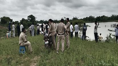 Three Youths Jumped Into The River After Seeing The Police Two Are Safe And  One Is Missing - Amar Ujala Hindi News Live - बालोद:पुलिस को देख नदी में  कूदे तीन युवक,