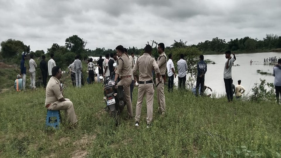 Three youths jumped into the river after seeing the police two are safe and one is missing