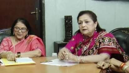 पत्रकार वार्ता को संबोधित करतीं महिला समिति की अध्यक्ष अलका बांगड़ और महासचिव आशा माहेश्वरी