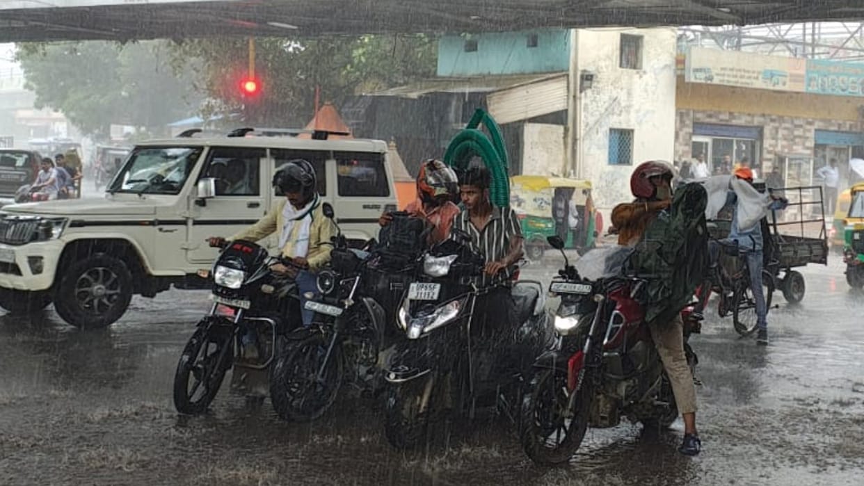 Varanasi Weather News Update Today heavy rain Weather changed
