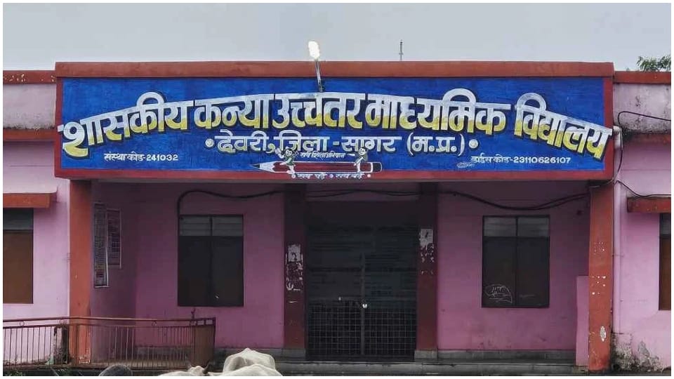 There is panic in this school: Snakes are constantly coming out of the school rooms