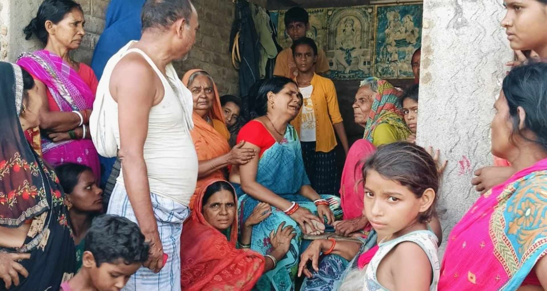 शोकाकुल परिजन