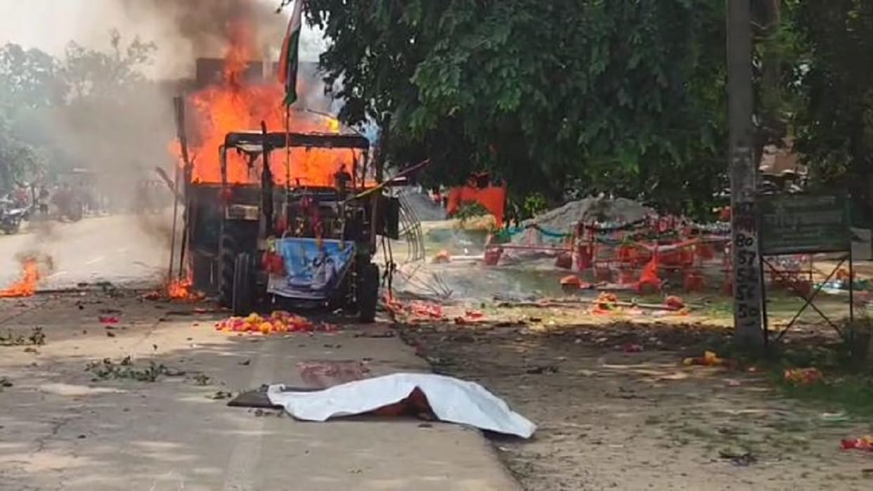 Kanwariya died in accident angry Kanwariyas set tractor-trolley on fire in Budaun