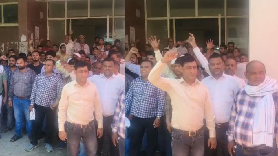 junior engineers gheraoed superintending engineer office located in In Bulandshahr