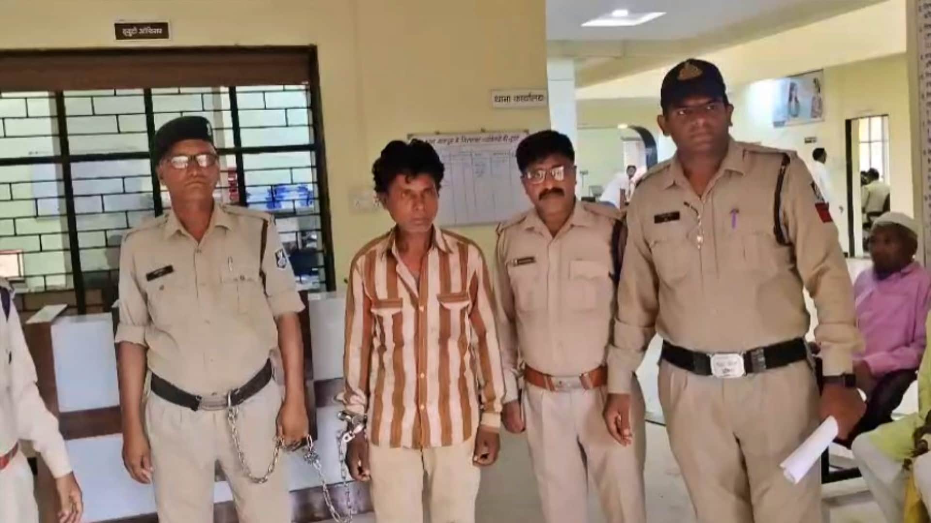 पुलिस की गिरफ्त में आरोपी