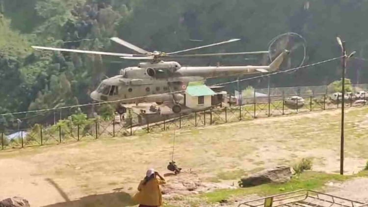 Chamoli: कारगिल विजय दिवस पर भारतीय सेना का प्रभावशाली युद्ध अभ्यास, प्रदर्शन देखने के लिए जुटी भीड़