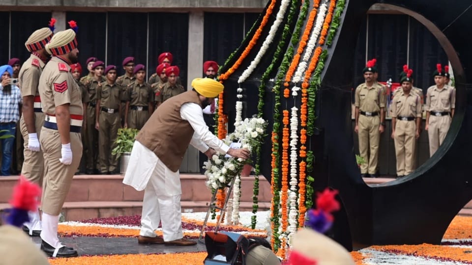 Kargil Vijay Diwas Punjab cm Bhagwant Mann paid tribute to martyrs saluted soldiers participated in war