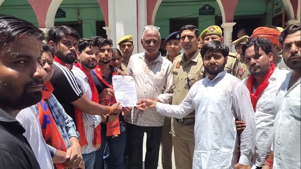 ABVP demonstrated against various problems in Bulandshahr