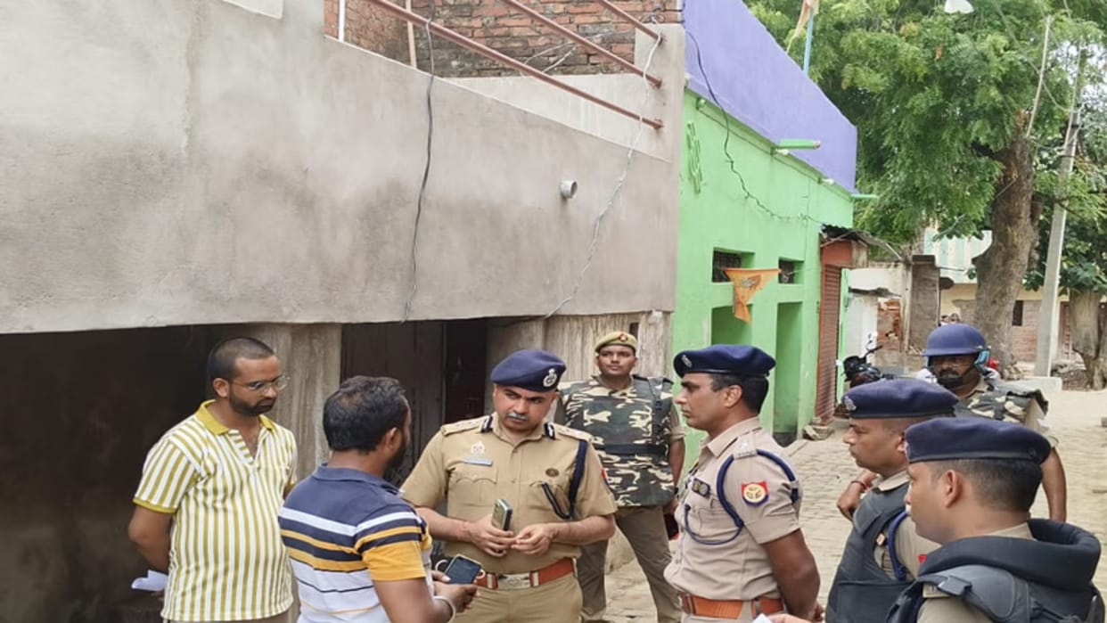 FIR ordered against suspended inspector for taking bribe from history sheeter before firing