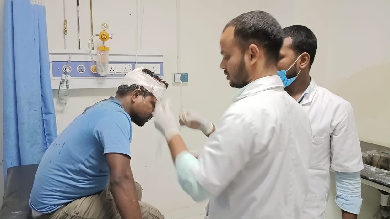 Bihar News: A young man who came to register the land was beaten up and injured with a knife