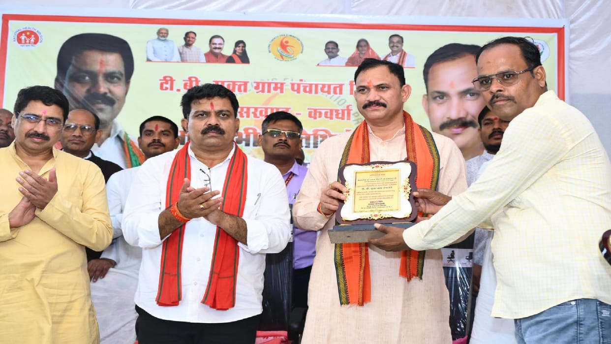 Jinda village became Chhattisgarh first TB free village, Deputy CM-Health Minister handed over letter of honor