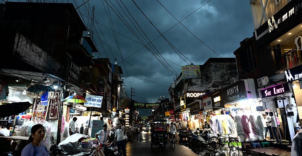 Kanpur Weather Update effect of Vipha cyclone is more in some places and less in others rainfall up to 22 mm