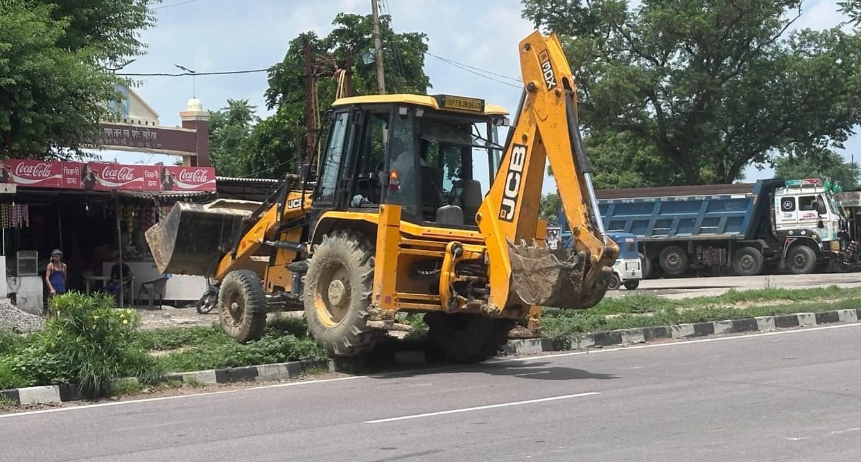 Kanpur Prayagraj highway has become deadly accidents are increasing due to NHAI negligence and illegal cuts