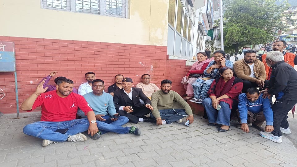 council members and traders staged a protest at the Mallital police station accusing policemen of misbehavior
