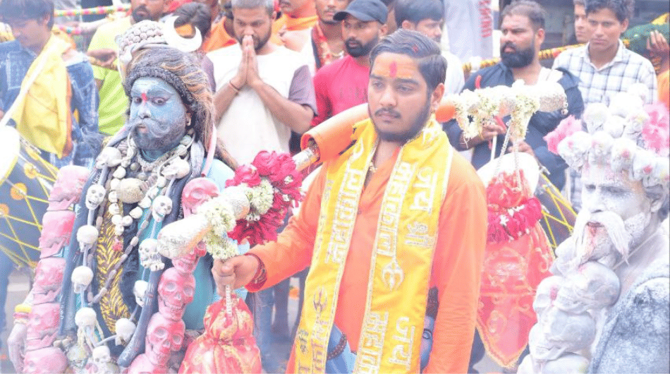Indore news: Thousands join Nandishwar Kawad Yatra for Mahakal Jalabhishek with Narmada water