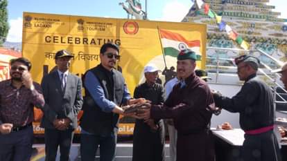 लेह के सिंगे नामग्याल चौक पर मनाया गया 26वां कारगिल विजय दिवस