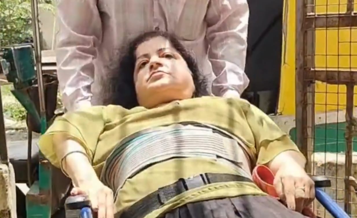 Indore: Teacher in Indore asked for euthanasia, body is paralyzed since five years