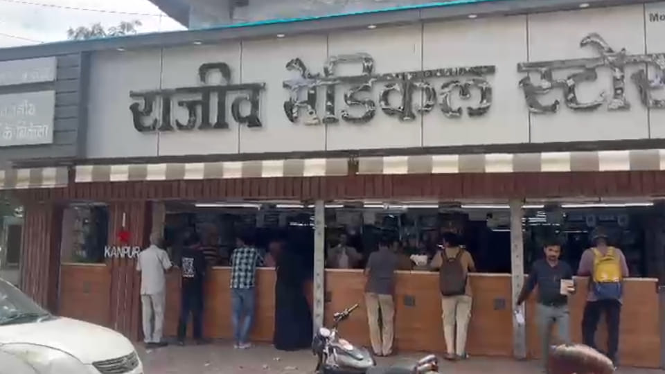 Kanpur: Medical store's shutter broken and Rs 3 lakh stolen, 25 cameras found switched off