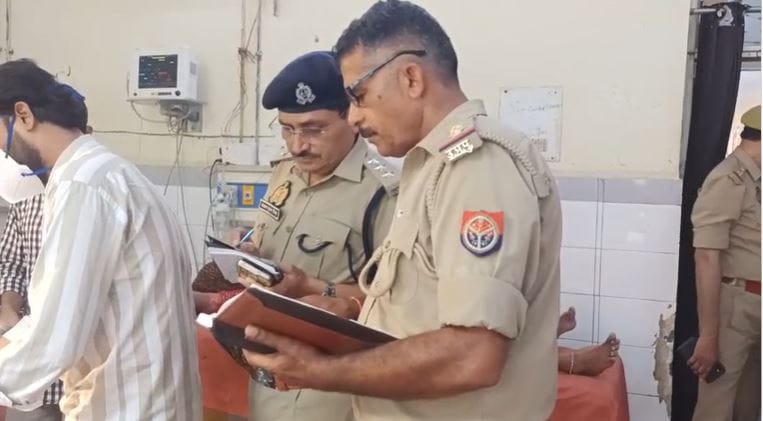 Etah: Younger brother's wife and nephew were shot for this reason condition is critical